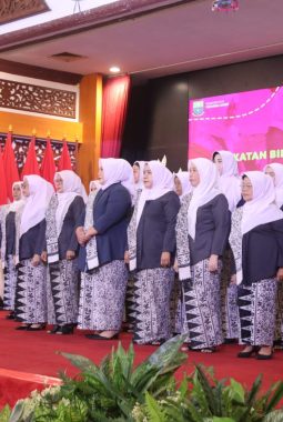 Sekda Sudirman Kukuhkan Pengurus PD IBI Provinsi Jambi Periode 2023–2028