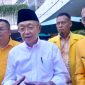 Foto: Cek Endra bersama Pengurus Golkar Jambi saat di wawancarai awak media