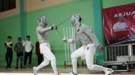 Foto:Dua Atlet Anggar Jambi sedang bertanding