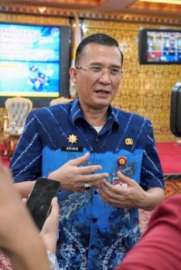 Mantap dan Berkelas, Kadis Kominfo Ariansyah Perkenalkan Diri dengan AI di Rakortek KIM