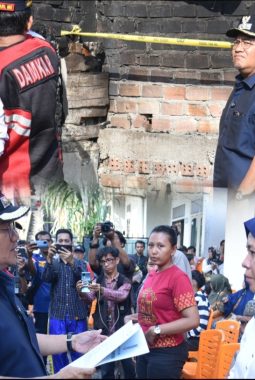 Cepat Tanggap, Wali Kota Jambi Tinjau dan Salurkan Bantuan Untuk Korban Kebakaran Solok Sipin