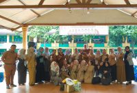 Foto: Foto Bersama Kepsek dan para guru di SMP N 7 Kota Jambi