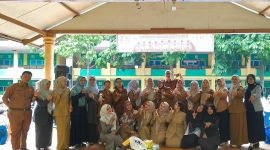 Foto: Foto Bersama Kepsek dan para guru di SMP N 7 Kota Jambi