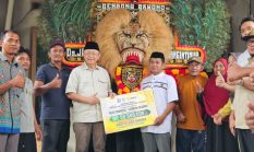 Reses di Mandiangin Timur, Cek Endra Serahkan Bantuan TJSL BUMN Rp 50 Juta bagi Komunitas Reog