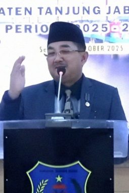 Hadiri Pelantikan APDESI, Bupati Anwar Sadat Ajak APDESI Merah Putih Perkuat Sinergi Membangun Desa
