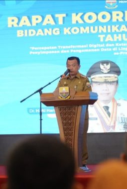 Gubernur Al Haris Buka Rakortek Kominfo, Tekankan Pentingnya Data Terintegrasi dan Aman