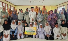 Reses di Kota Jambi, Cek Endra Serahkan Bantuan Rp100 Juta untuk Renovasi TPA Al Muhlisin