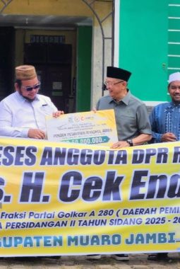 Cek Endra Fasilitasi TJSL BUMN Rp50 Juta untuk Renovasi Ponpes Riyadhlul Amien Muaro Jambi