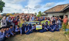 Reses di Muaro Jambi, Cek Endra Salurkan TJSL PLN Rp100 Juta untuk Madrasah dan Tanamkan Edukasi Lingkungan