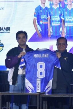 FC Koja Luncurkan Logo dan Jersey Baru, Wali Kota Maulana Targetkan Juara Gubernur Cup 2026