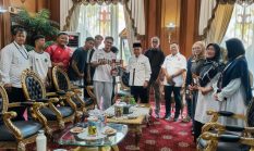 Tunaikan Janji, Gubernur Jambi Berangkatkan Orang Tua Atlet Emas PON Aceh–Sumut Umroh